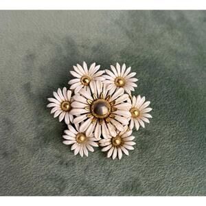 Vintage Jewelery Goldtone Ivory Flowers Y Back Brooch P003‎